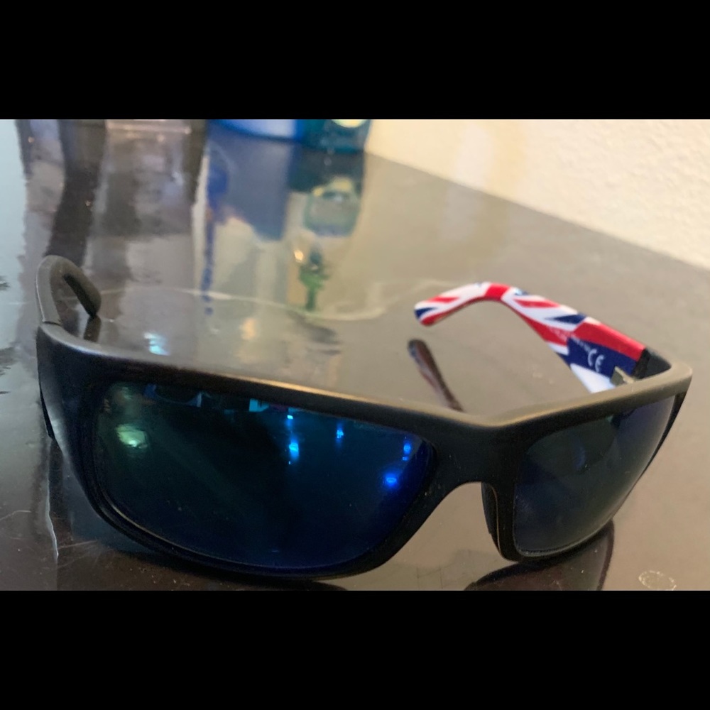 Maui Jim sunglass readers Hawaiian flag edition